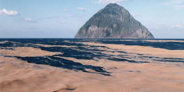 Создают плавающие камни и не только. Интересные факты о вулканах, которые вы могли не знать